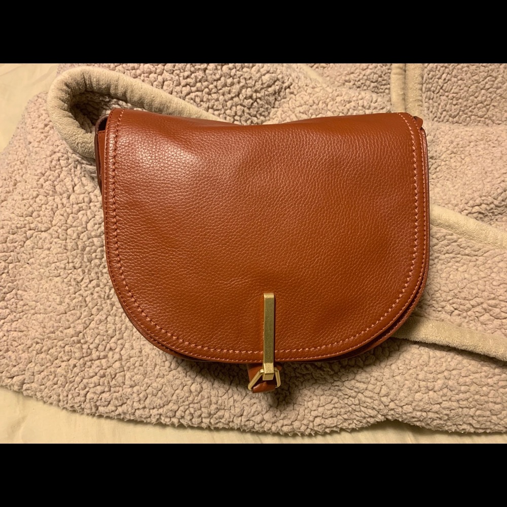 Beautiful New with tags Vera Bradley Saddle Bag